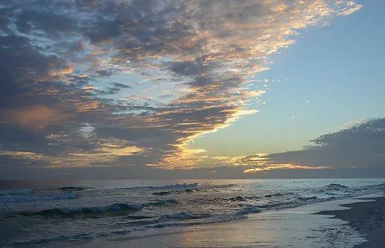 1033 - Shoreline Towers Beachfront Condo Free Beach Setup Destin Holiday home
