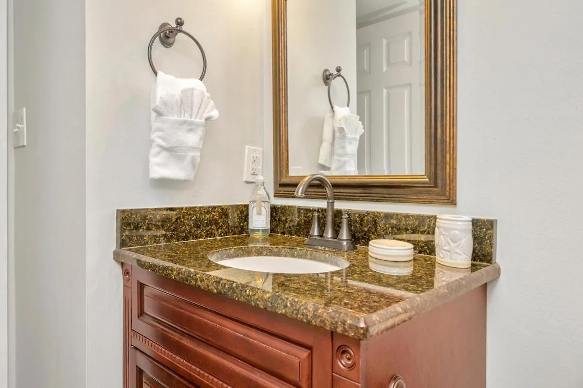 Holiday home 1033 - Shoreline Towers Beachfront Condo Free Beach Setup Destin