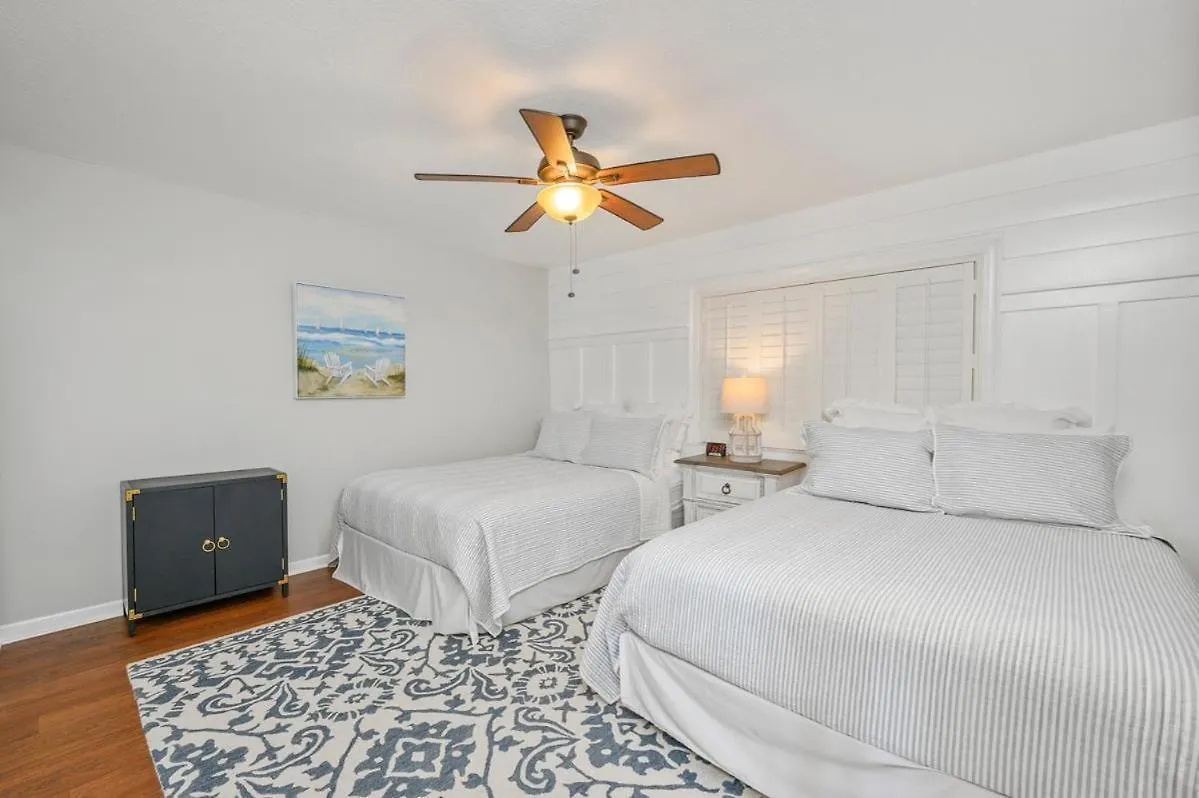 1033 - Shoreline Towers Beachfront Condo Free Beach Setup Destin 0*,