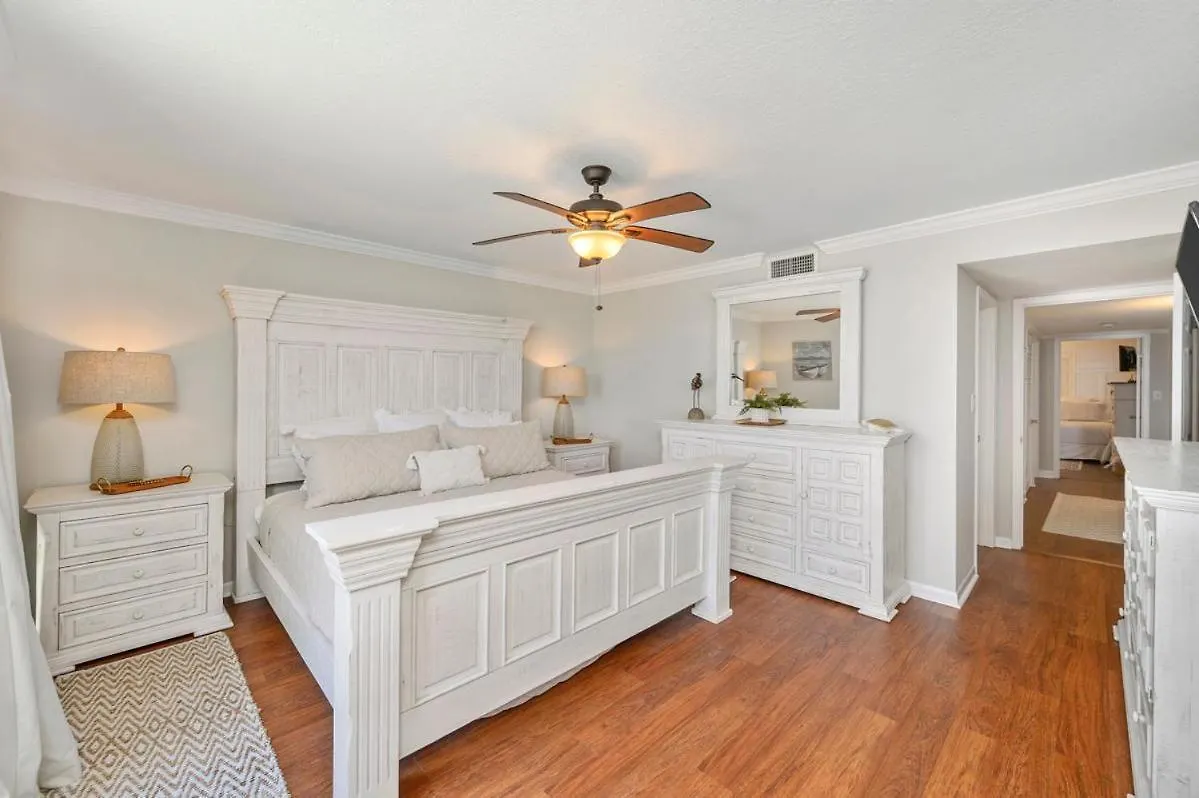 1033 - Shoreline Towers Beachfront Condo Free Beach Setup Destin