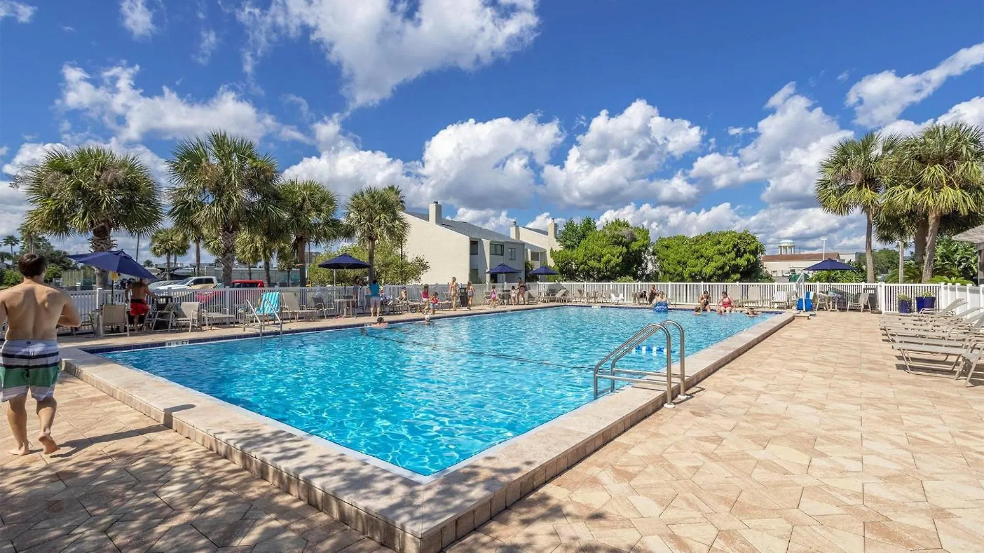 1033 - Shoreline Towers Beachfront Condo Free Beach Setup Destin 0*,  United States
